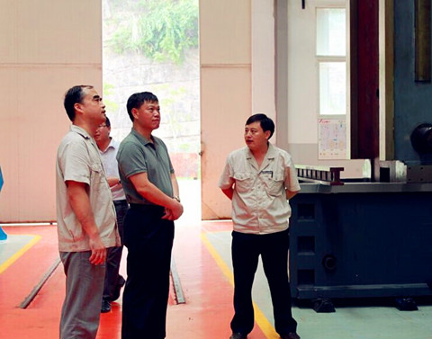 宜昌市市委常委、高新區(qū)黨工委書記莊光明同志蒞臨宜昌長機(jī)科技公司指導(dǎo)工作