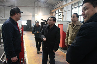 市委常委、市總工會(huì)主席劉學(xué)甫同志來我公司慰問全國(guó)勞模